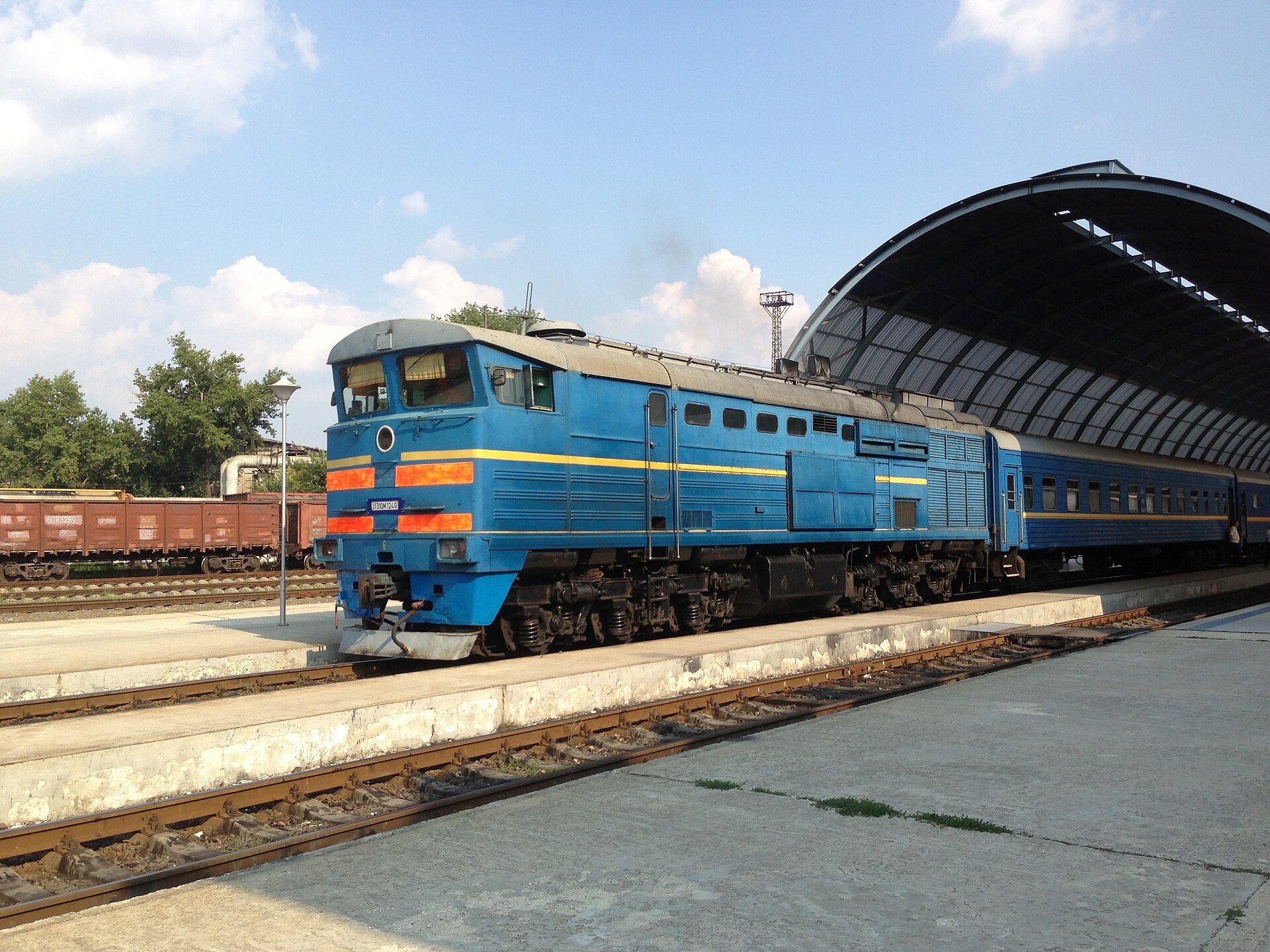 Locomotivă diesel 3TE10M a Căii Ferate din Moldova, în gara din Chișinău