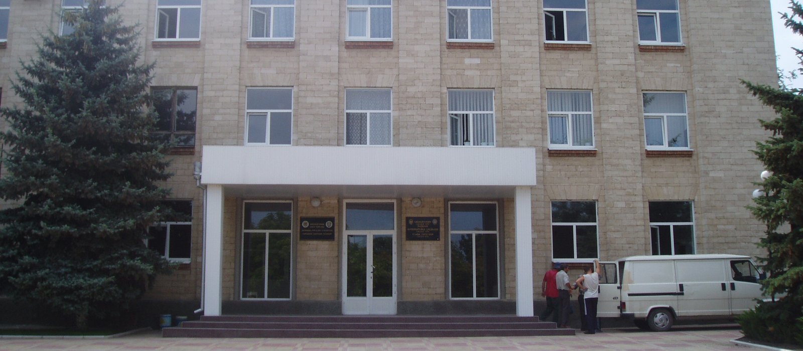 Clădirea Guvernului Găgăuziei din Comrat, văzută din față