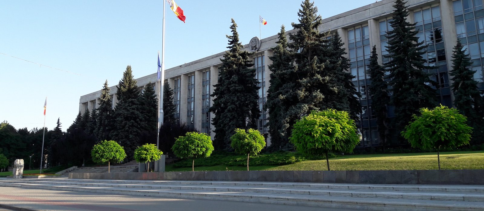 Fațada clădirii Guvernului Republicii Moldova din Chișinău