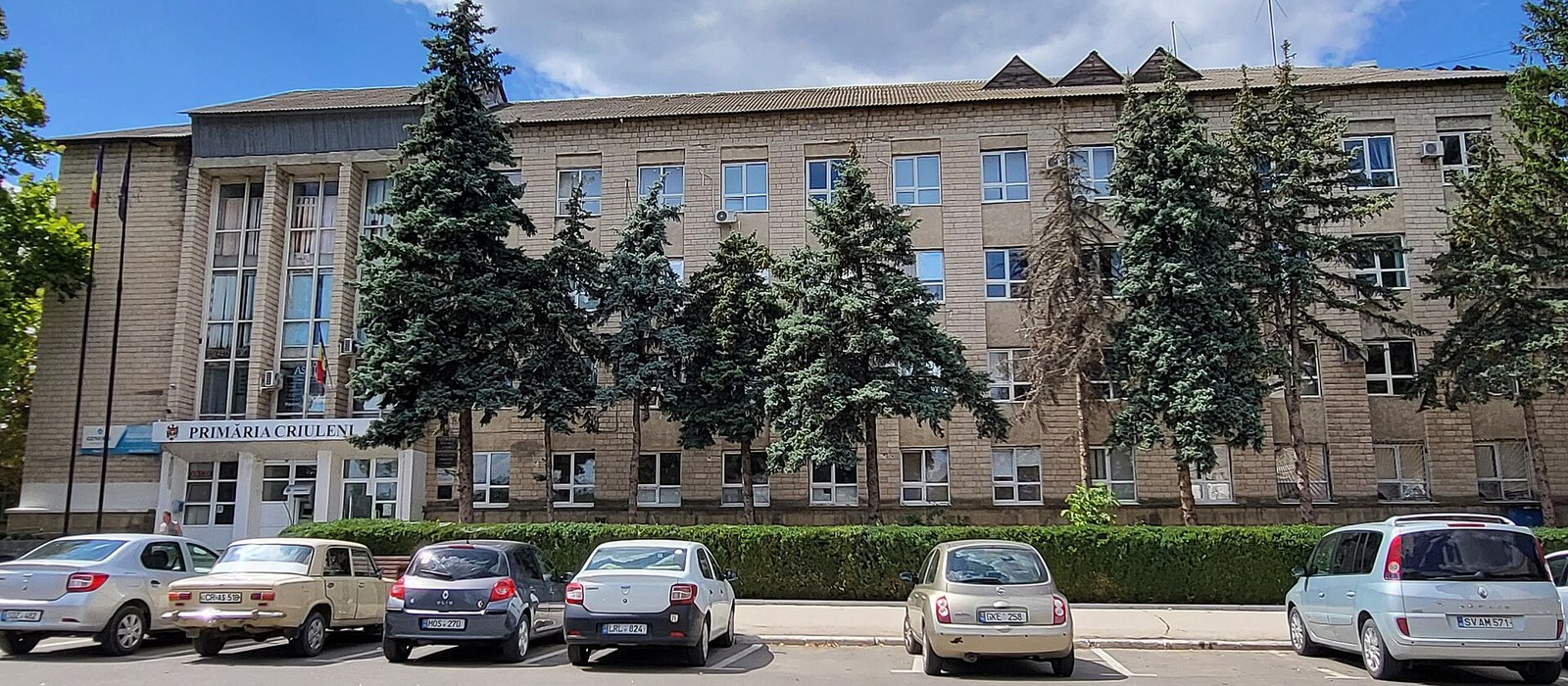 Clădirea primăriei orașului Criuleni, văzută din față
