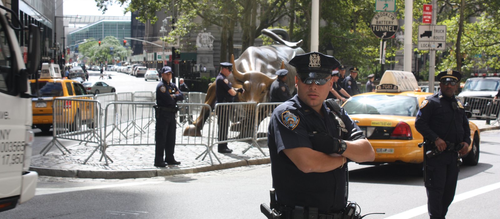 Taurul de bronz din apropierea Wall Street, New York